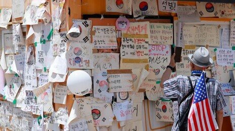 17일째 이어진 잠실 개표소 시위…가스총 든 80대 남성 적발도