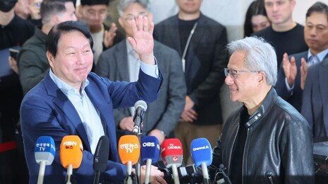 “300만닉스 코앞”…SK하이닉스·SK스퀘어 또 ‘신고가’