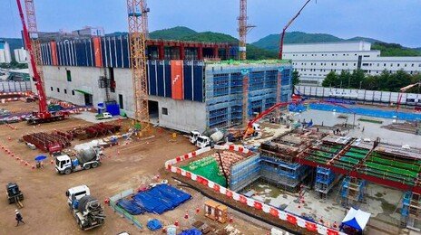 데이터센터 비상… 전세계 “전력 늘리며 탄소 저감할 묘안 찾아라”