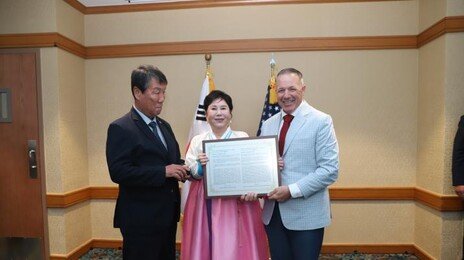 한미동맹친선協, 롬바르도 美 2사단장에 ‘노창수’ 한국이름 선물