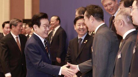 李, 25일 이재용과 회동… 최태원 지난주 만나
