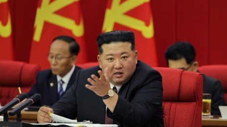 김정은 “韓, 핵잠수함 보유까지 추진…정세 극도로 악화”