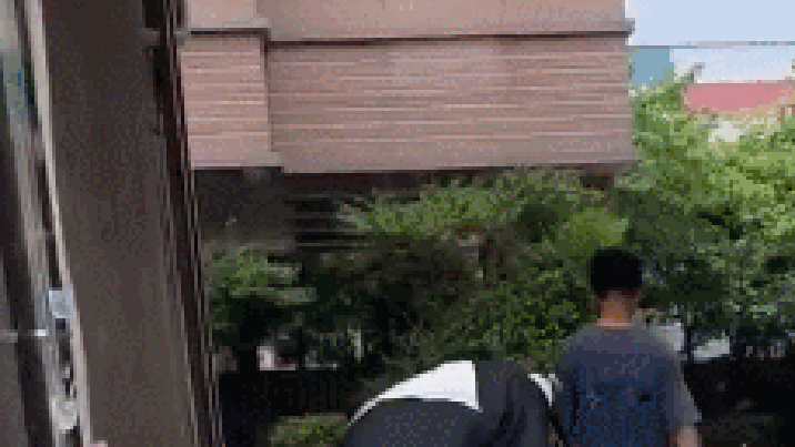 팔 늘어진채 비틀 ‘수원 마약 좀비’ 발칵…30대男 ‘필로폰 양성’ 체포