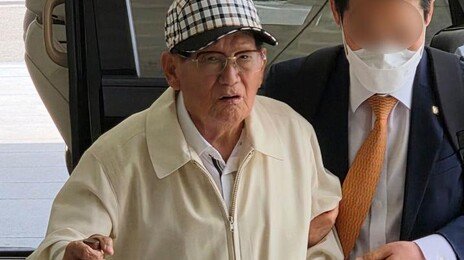 “네 이놈”…이만희 영장심사 출석에 외침 터져나왔다
