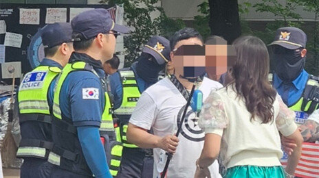 ‘올공 집회’서 경찰에 침뱉고 욕설한 40대女 구속