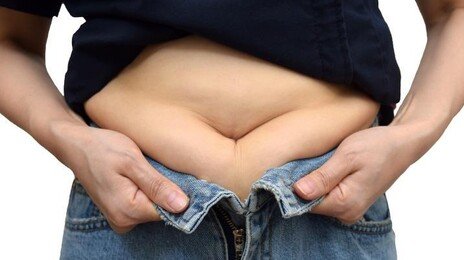 “체중은 그대로 배만 나와”…갱년기 뱃살 늘어나는 이유