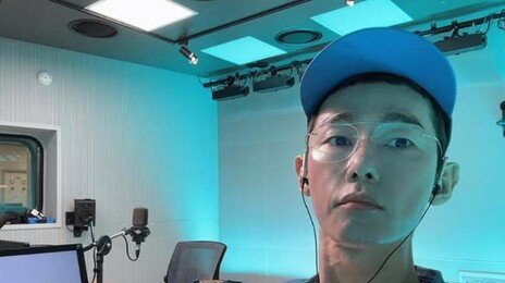허지웅, 유시민에 “李에 가장 모난 돌 던져…염치는 어디에”