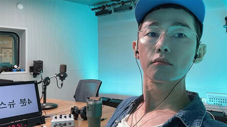 허지웅, 유시민에 “李에 가장 모난 돌 던져…염치는 어디에”