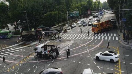 서울 노원구 화랑대사거리서 덤프트럭끼리 추돌··일대 교통 혼잡