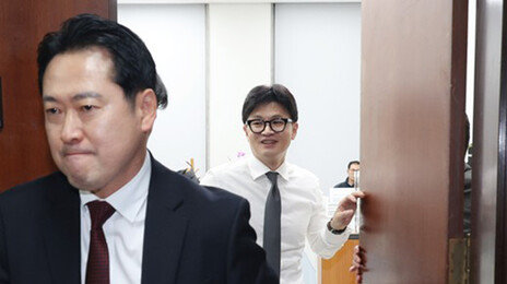 “초대 감사” 한동훈 가입인사에…장동혁 단톡방 나갔다