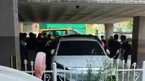 SUV 바퀴에 다리 깔린 8세 여아, 경찰·시민 힘 합쳐 구조