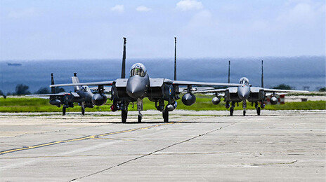 美 최신예 F-15EX 2대 日기지에… ‘36대 영구배치’ 수순