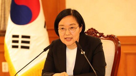 한성숙 총리 취임 첫날 “정부 속도 올리겠다”…첫 업무는 ‘AI회의’