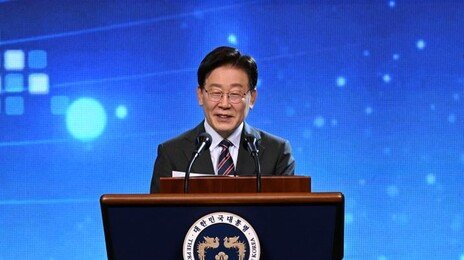 李 “단단하게 빗장 걸린 北 대문, 열릴때까지 두드려야”