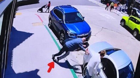 보도에 ‘삐죽’ 나온 볼트에 ‘쾅’…목-허리 부러져 540억원 청구