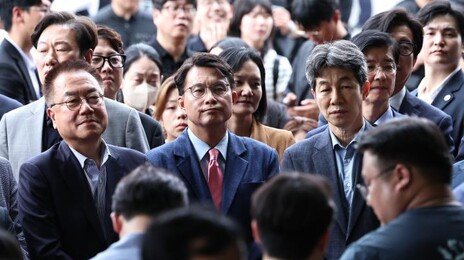 ‘잠실 개표소’ 27일만에 열렸다…국조특위 진입해 현장조사