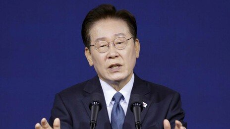 李 “압력 넣는다고 옮기는 기업 어딨나…그런 생각이 구태”