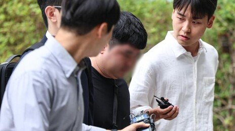 잠실 개표소 경찰 폭행 혐의 20대 2명 구속영장 기각