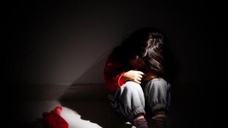 배설물·쓰레기 가득 찬 방에 갇혀 학대당한 美 ‘16남매’ 구조