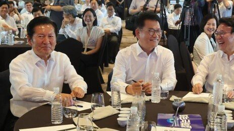鄭 “金, 보완수사권 처리해달라 한적 없다”… 金 “다양한 경로로 전달”