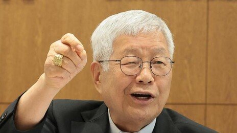 유흥식 추기경 “北에 사제 상주땐 교황 방북 분위기 도움”