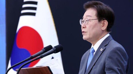 李 “3대 메가 프로젝트, 지지율용이면 선거 전에 했다”