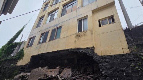 제주서 3층 건물 하단 석축 무너져…“붕괴 위험 대비 중”