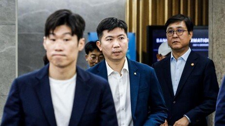 박지성 “축구인으로 죄송…새 축구협회, 모든 스포츠의 선두 주자 되길”