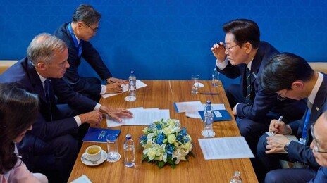 靑 “캐나다, ‘잠수함 수주전’ 선정 결과 사전에 우리 측에 설명”