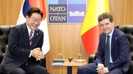 李, 루마니아 정상 만나서 “드라큘라 있는지 제가 체험하러”