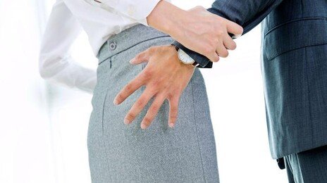 여직원 배 움켜잡고 “자궁에 물 있어”…인권위 성희롱 진정 역대 최다