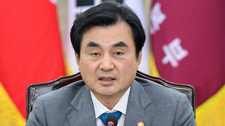 국방부 “안규백 탈영 사실무근…퇴임후 병적기록 정정 청구할 것”