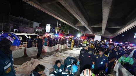 방콕 공연주점 대형 화재로 최소 27명 사망…“전기설비서 연기”