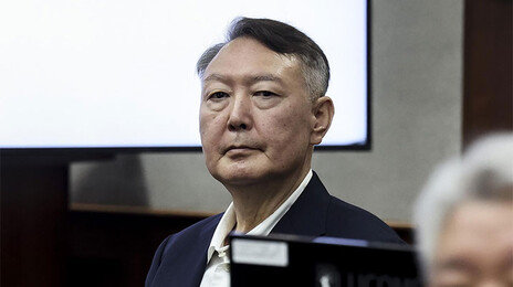 ‘명태균 여론조사 수수’ 尹 징역 2년…김건희 무죄와 충돌