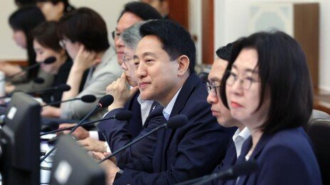오세훈 “한말씀 드려도 되겠나”…한성숙 “서류로 받겠다”