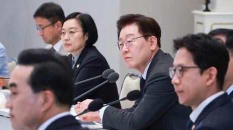 李 “초고가 주택 세금 강화에 공감대…집값 잡는게 목적 아니다”