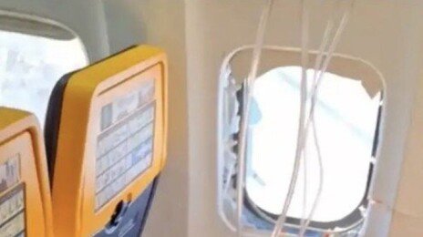 “손 놓지 마”…상공 6000m 기체 밖으로 휩쓸린 남편을 구한 아내의 사투