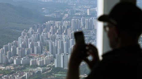 주담대 금리 0.25%p만 올라도 이자 부담 1.8조↑…영끌족 ‘비상’