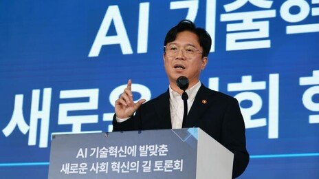노동장관 “정년 연장안, 청년 고용 패키지와 함께 나와야”