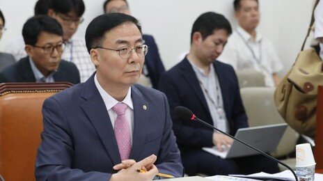 ‘아들 특혜 채용’ 김세환 선관위 前사무총장 1심 징역 2년