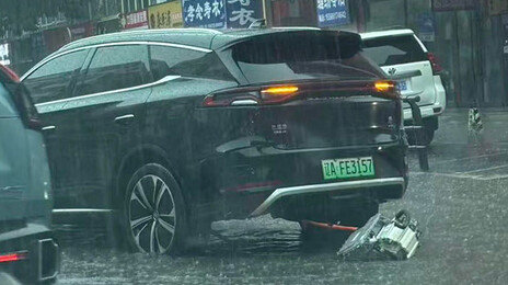 중국서 BYD 전기차 주행 중 모터 탈락 사고…“품질 믿을 수 없어” 발칵