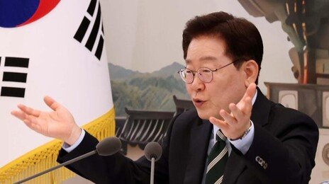 李, 또 유튜브 ‘댓글 투표’…“16세이하 SNS 차단 찬성하면 1번