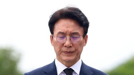 김경수와 盧 묘역 찾은 김민석 “오판과 부족 사과…크게 죄송”