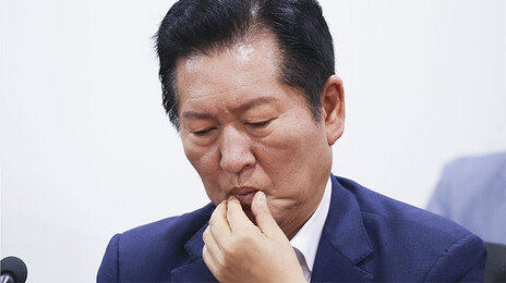 정청래 “만나는 사람마다 ‘괜찮냐’ 묻곤 슬픈 눈으로 보면서 울더라”