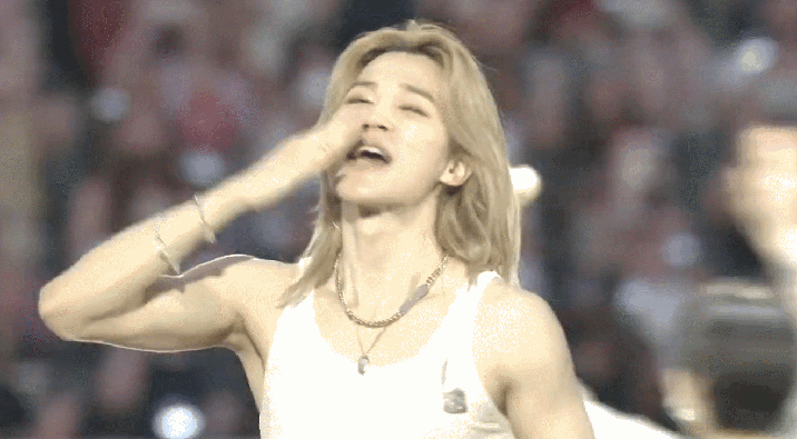 마크롱 부부도 직관, BTS 파리공연 18만명 몰려