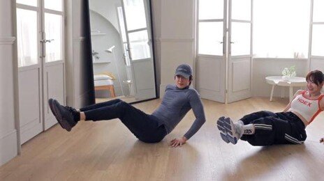 장마철 무거운 몸, 10분 코어 운동으로 깨운다