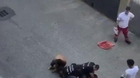 경찰에 제압당한 모로코 이민자 사망…이탈리아 ‘反이민’ 역풍 맞나