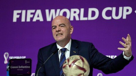 FIFA 회장, 과거 여직원과 불륜 의혹…거액 퇴직금까지 챙겨줘