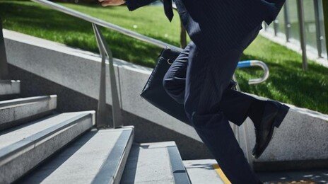 일상 운동 ‘계단 오르기’ 몇 층까지 걷는 게 최적일까?