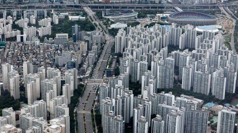 서울 아파트 관망세…강남3구·용산구 거래허가 신청 한달새 22% 줄어